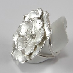 Anello a Fiore in Argento Fatto a Mano