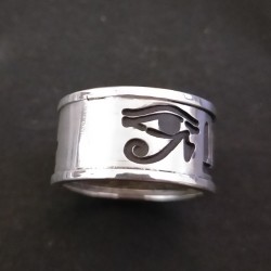 Anello a Fascione in Argento con Simboli Egizi