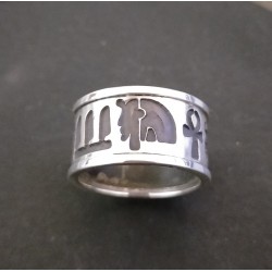 Anello a Fascione in Argento con Simboli Egizi