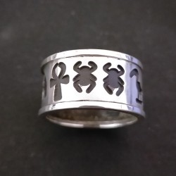 Anello a Fascione in Argento con Simboli Egizi
