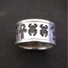 Anello a Fascione in Argento con Simboli Egizi
