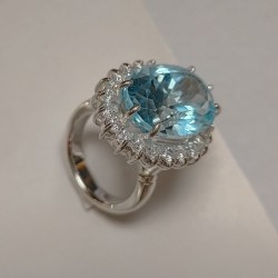 Anello a Cestino in Argento con giro Zirconi e centrale Topazio Azzurro