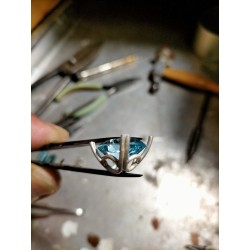 Anello Cestino a filo con Topazio Azzurro in argento